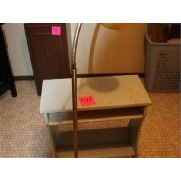 1 SMALL WOODEN TABLE AND LAMP