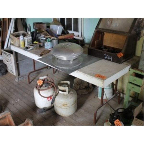 TABLE (APPROX 6' X  3')