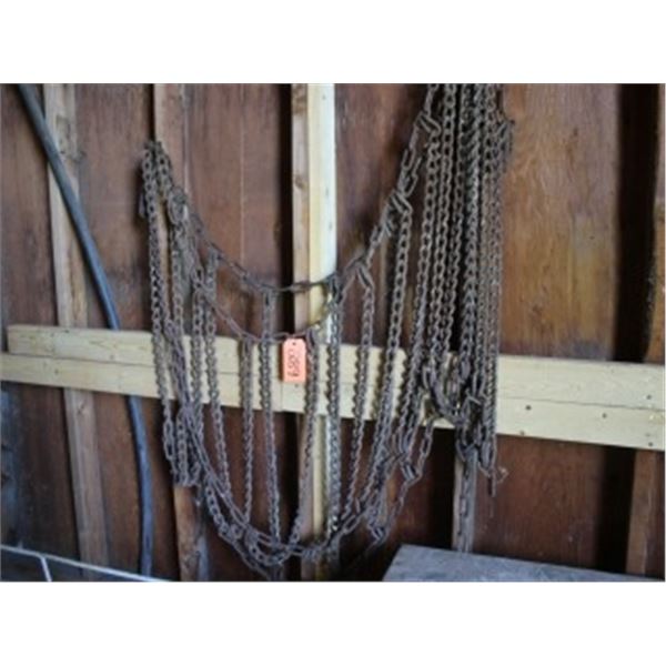 2 TIRE CHAINS