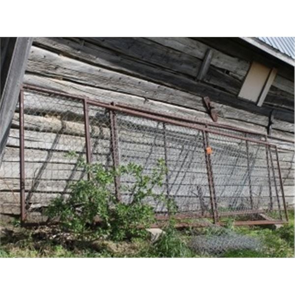 4 CHAIN LINK PANELS & MISC CHAIN LINK