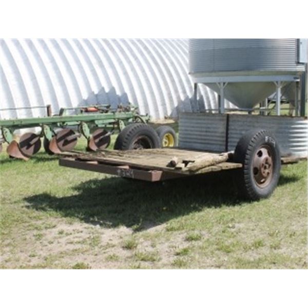 8' X 20' OLD SINGLE AXLE WAGON C/W OLD OPEN WATER TANK