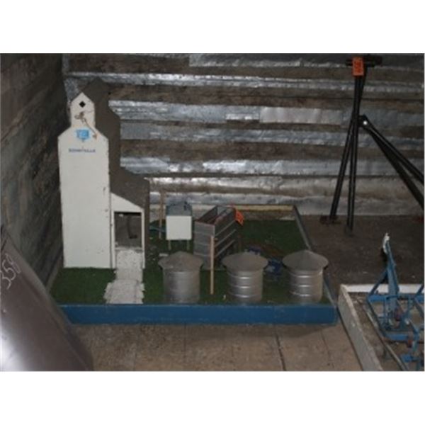 FARM SETTING MODEL C/W DRYER, ELEVATOR, GRAIN BINS