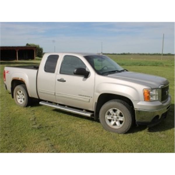 2009 GMC EXT CAB 4X4 TRUCK