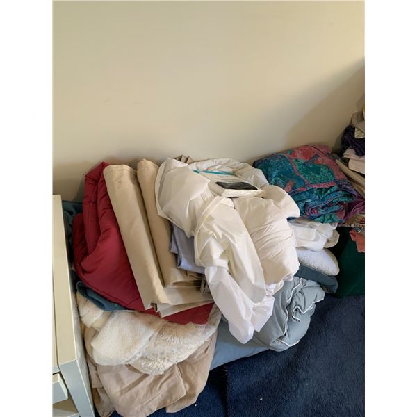 Bedding and linen cat a