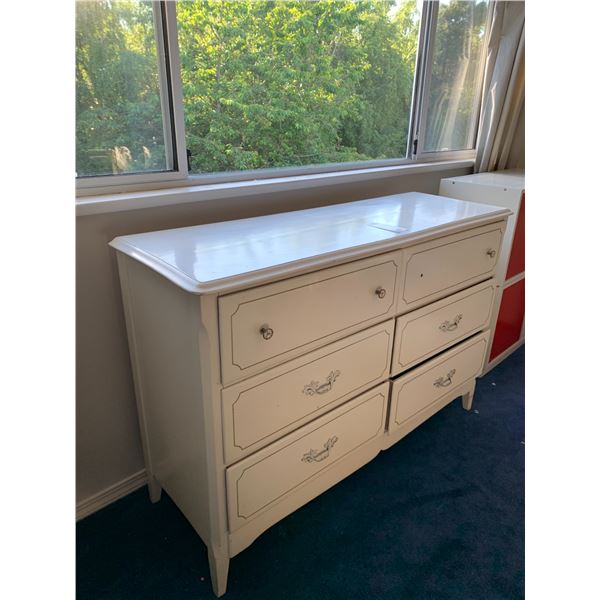 Dressing table cat c