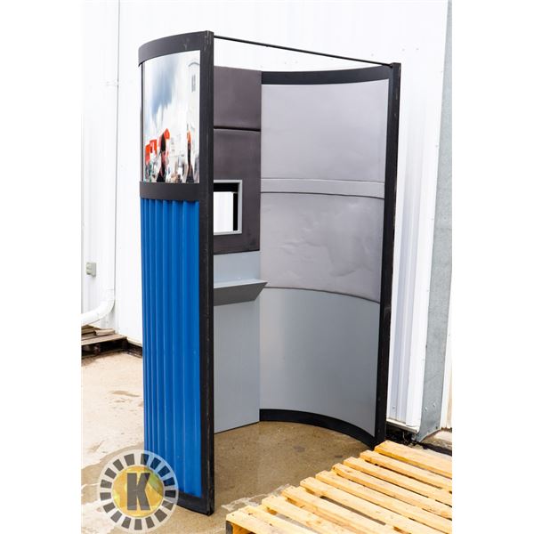 METAL 1/2 CIRCLE COMMERCIAL FIXTURE