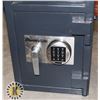 Image 2 : ESTATE SENTRY SAFE WITH PAPER WORK