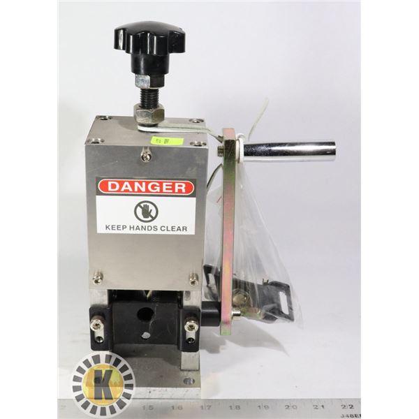 HAND CRANK CUTTING TOOL