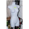 Image 1 : 1 HALF WOMEN'S  MANNEQUIN