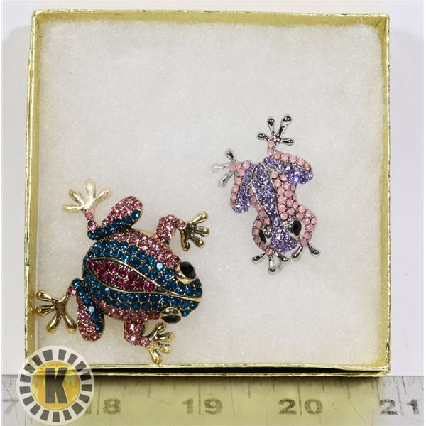 PAIR OF SMALL FROG BROOCHES