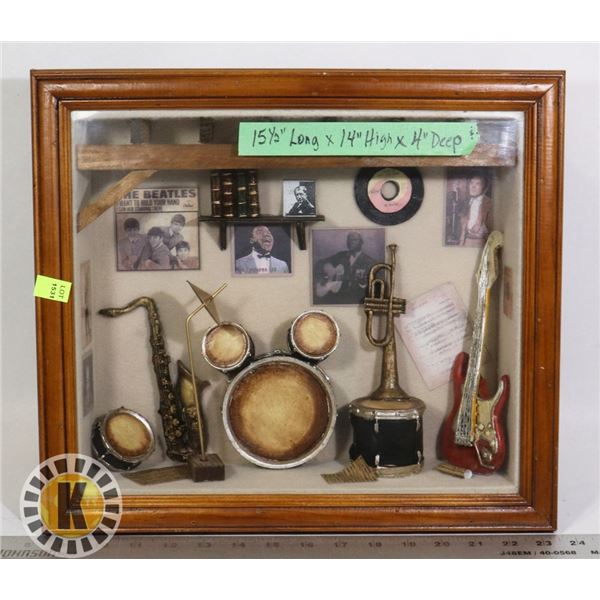 ANTIQUE VTG WOODEN DISPLAY BOX WITH MUSIC ARTS