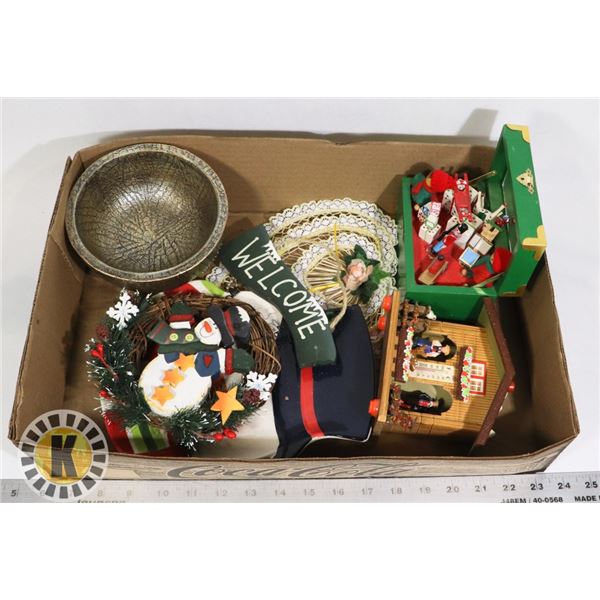 ESTATE BOX OF CHRISTMAS DECORATIONS