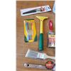 Image 5 : Tray Lot: Paint Brush Cleaners, Paint Brushes, Scraper, Stir Sticks