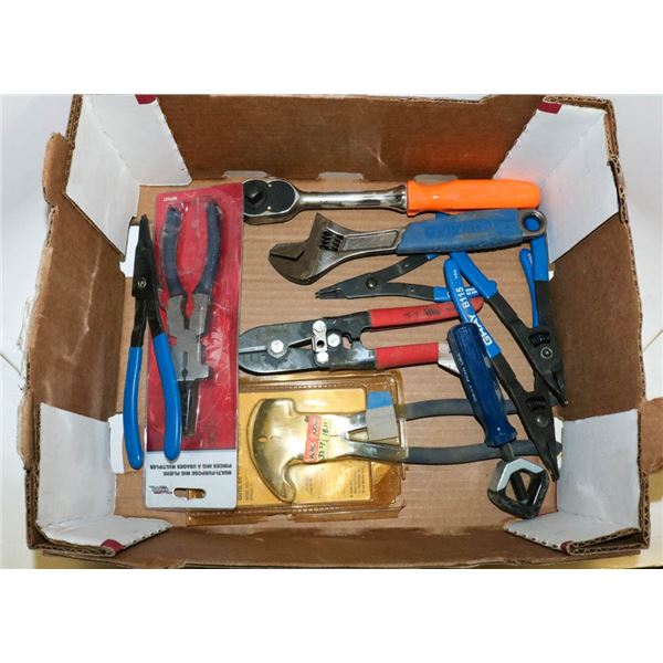 FLAT LOT OF HAND TOOLS