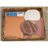 Image 1 : LARGE FLAT OF VARIOUS TYPES OF SANDPAPER