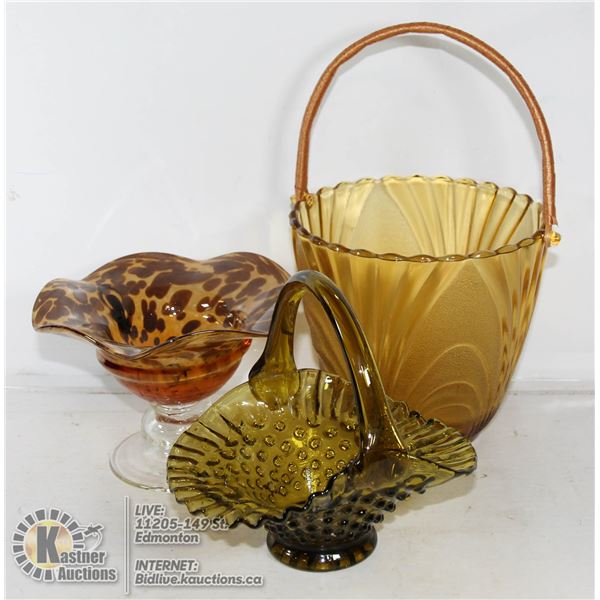 BOX OF VINTAGE ART GLASS BASKETS AND MORE