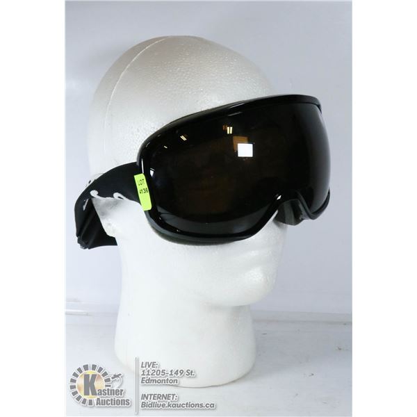 SNOWBOARD GOGGLES. TINTED.