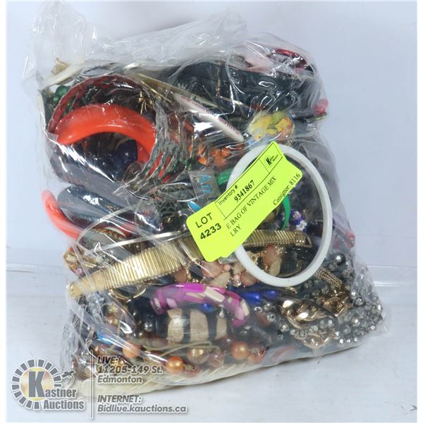 LARGE BAG OF COSTUME MIX JEWELRY