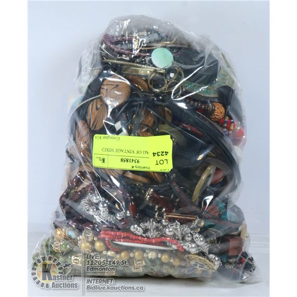LARGE BAG OF FASHION MIXED JEWELRY
