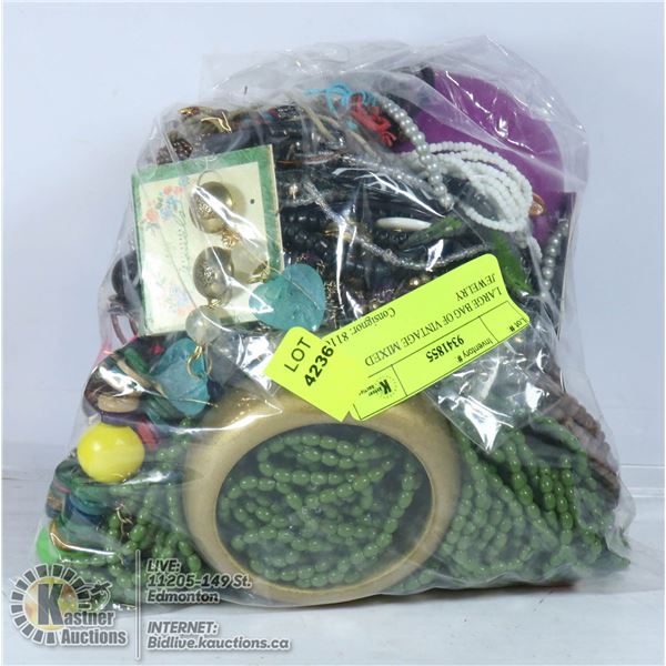 LARGE BAG OF VINTAGE MIXED JEWELRY