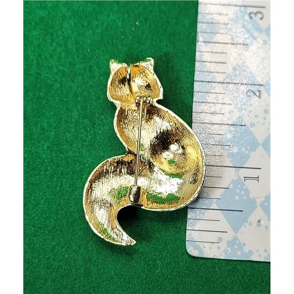 5)  BROWN, WHITE AND YELLOW ENAMEL WITH