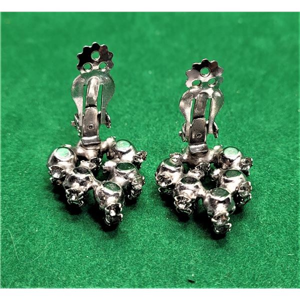 21) VINTAGE SILVER TONE BLUE AND WHITE