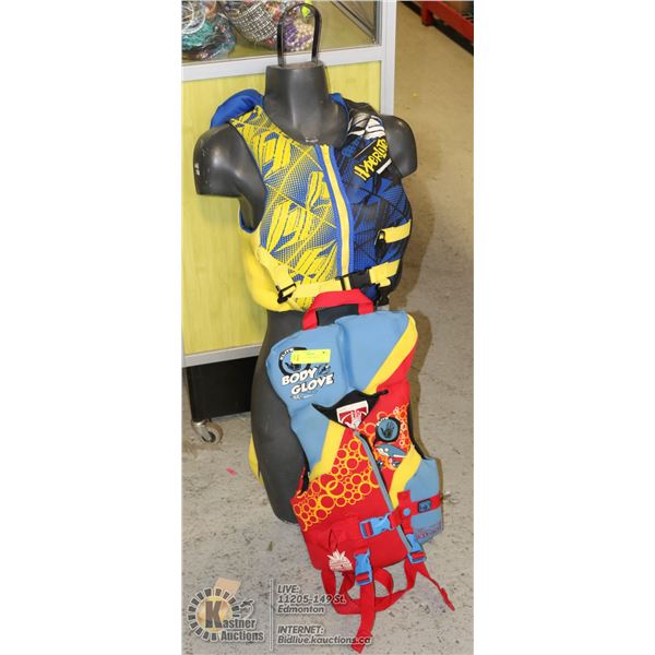 2 CHILDREN LIFE JACKETS