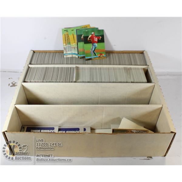 LARGE LOT OF BASEBALL CARDS.