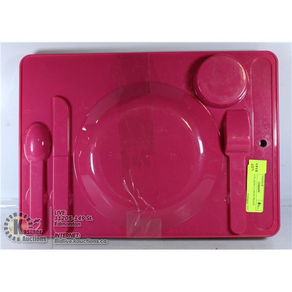 SET OF 4 PLASTIC LUNCH TRAYS