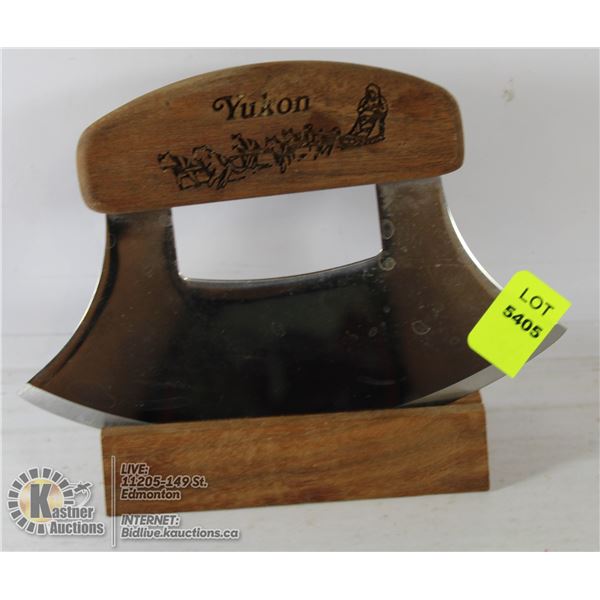 YUKON ULU KNIFE WITH DOG SLED CARVING AND STAND