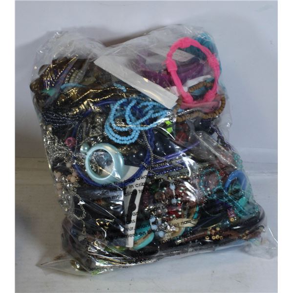 LARGE BAG OF VINTAGE MIXED JEWELRY