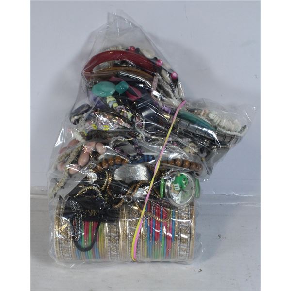 LARGE BAG OF VINTAGE MIXED JEWELRY