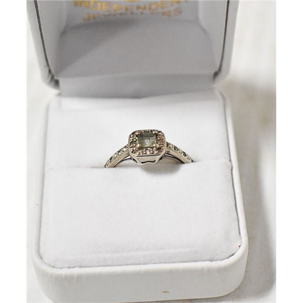 .925 STAMPED LADIES RING WITH GEMSTONE-SIZE 8
