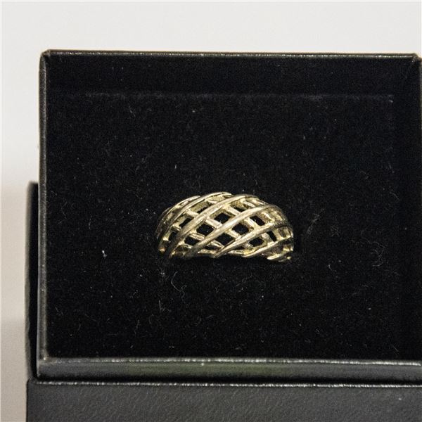 STERLING SILVER RING - SIZE 6 3/4