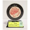 Image 1 : AUTHENTIC AUTOGRAPHED GORDIE HOWE OFFICAL GAME