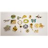 Image 1 : LARGE LOT OF VINTAGE BROOCHES