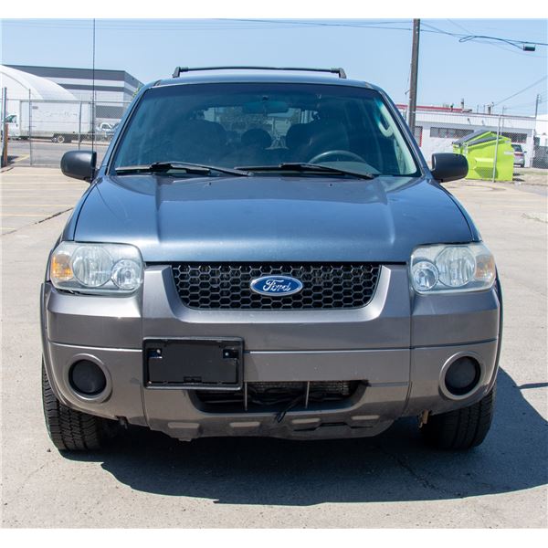 **ONE OWNER** 2005 FORD ESCAPE
