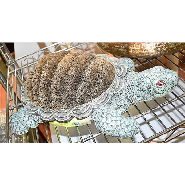 TURTLE SHOE / BOOT SCRAPE