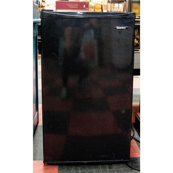 BLACK DANBY BAR FRIDGE