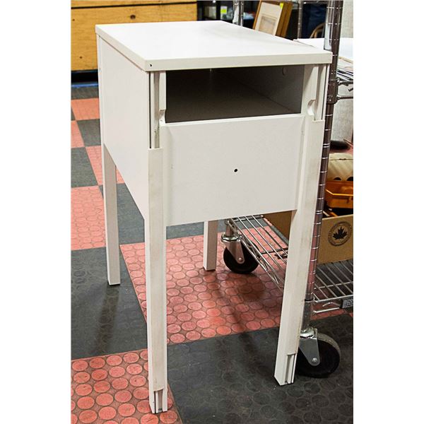 WHITE MODERN STYLE END TABLE W/ 1 DRAWER
