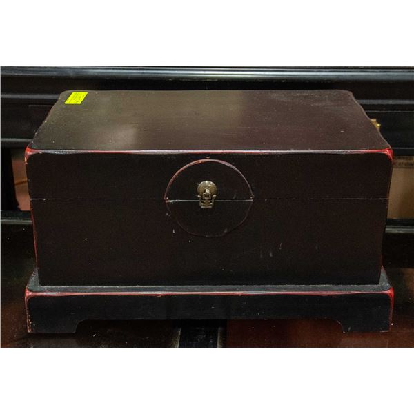 VINTAGE WOOD STORAGE BOX,METAL FRONT CLASP +HANDLE