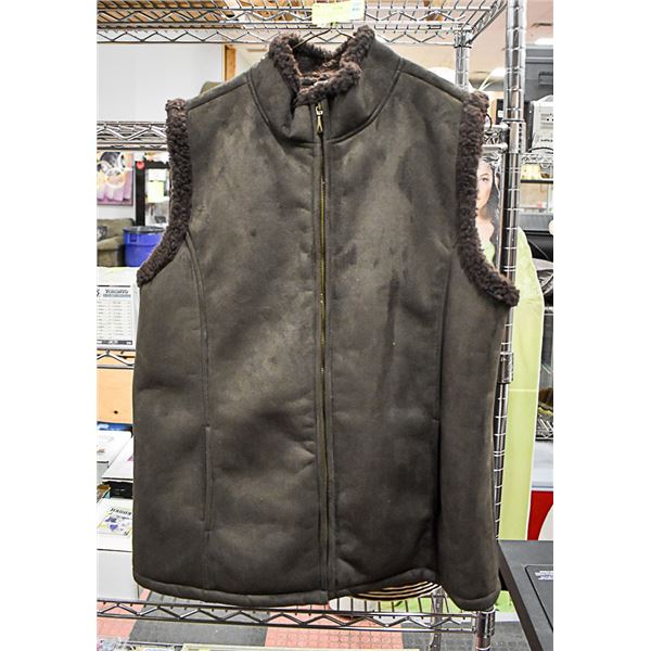 DENVER HAYES VEST SIZE LARGE