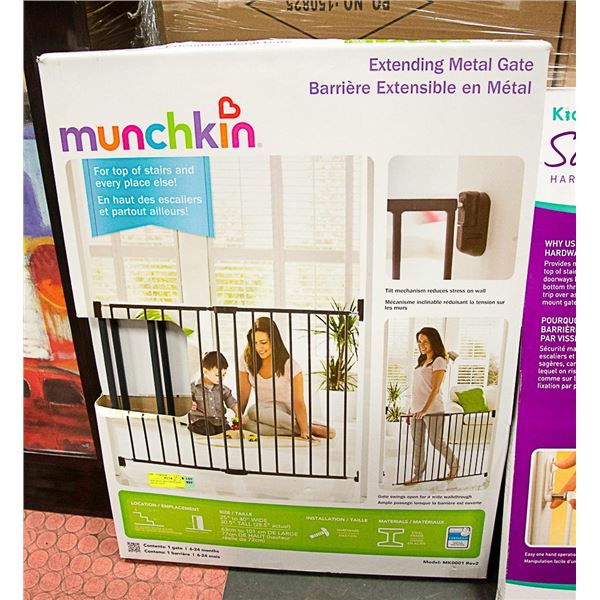 MUNCHKIN EXTENDING METAL GATE