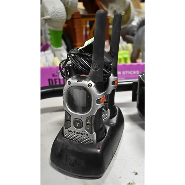 MOTOROLA HAND HELD RECHARGABLE RADIO SET