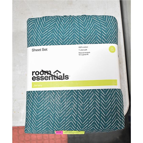 SET OF XL TWIN 100% COTTON SHEET SET AND PILLOW