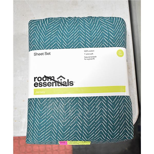 SET OF XL TWIN 100% COTTON SHEET SET AND PILLOW