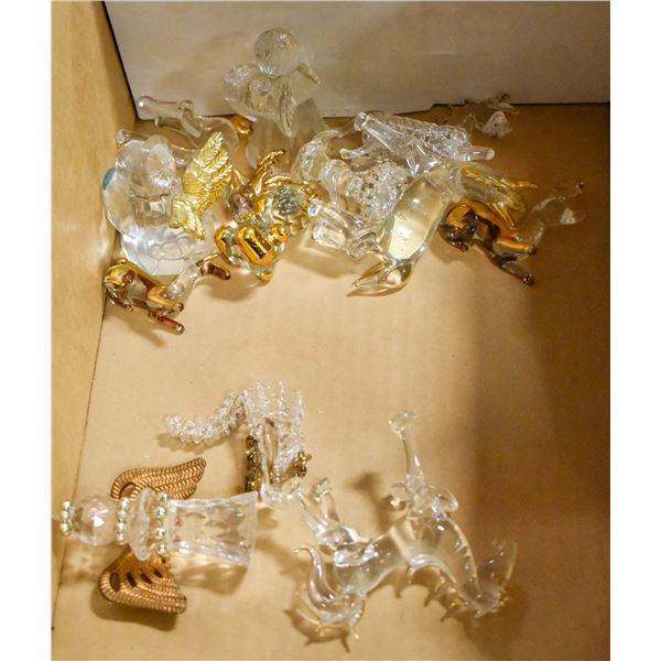 FLAT OF ASSORTED GLASS FIGURINES