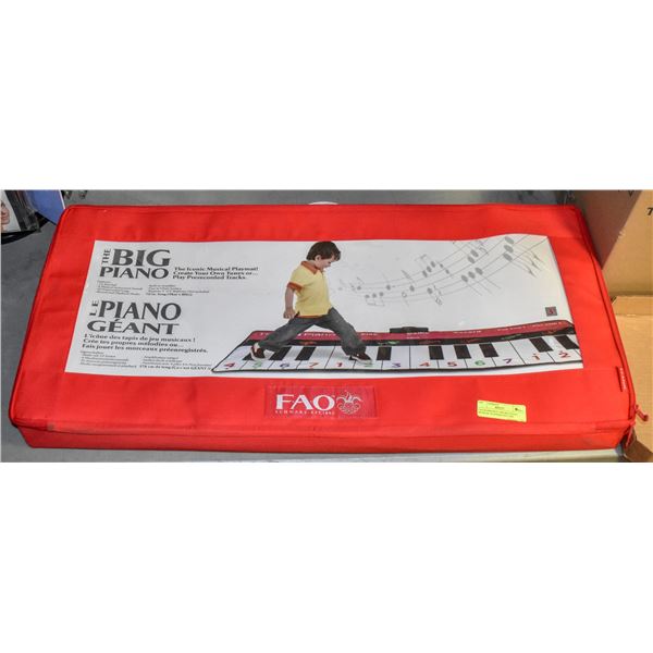 FAO SCHWARTZ THE BIG PIANO MUSICAL PLAYMAT IN CASE