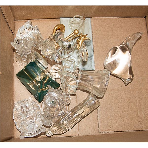 FLAT OF ASSORTED GLASS FIGURINES