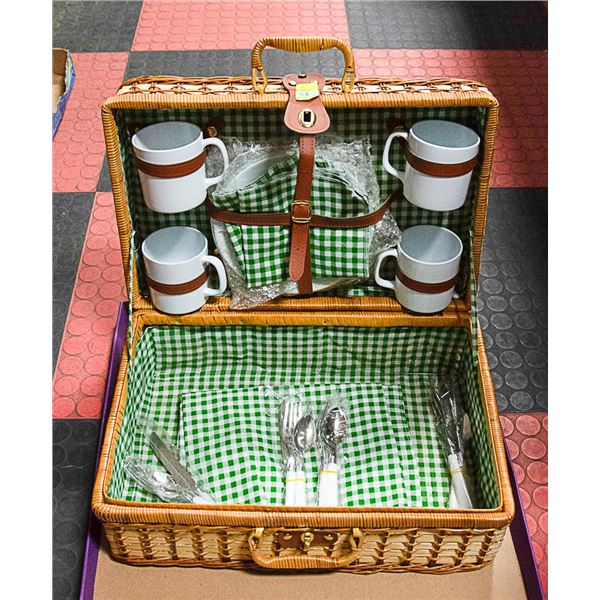 NEW WICKER PICNIC BASKET ,SETTINGS FOR 4,
